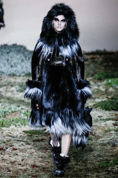 Look 15